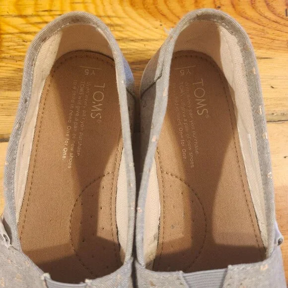 TOMS Women’s 7/Youth 5 Alpargata Chambray Rose Gold Triangle Print Slip-On Shoes - Picture 4 of 7